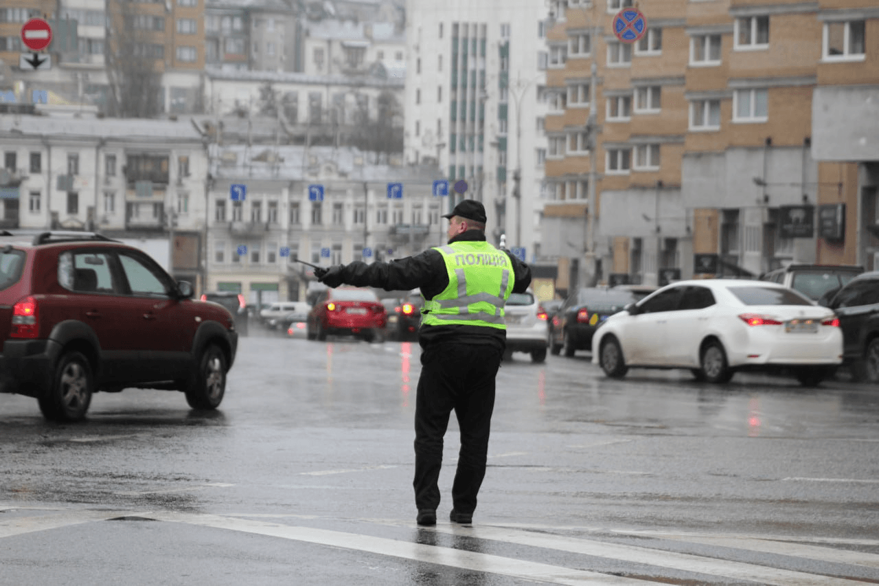 8. РЕГУЛЮВАННЯ ДОРОЖНЬОГО РУХУ